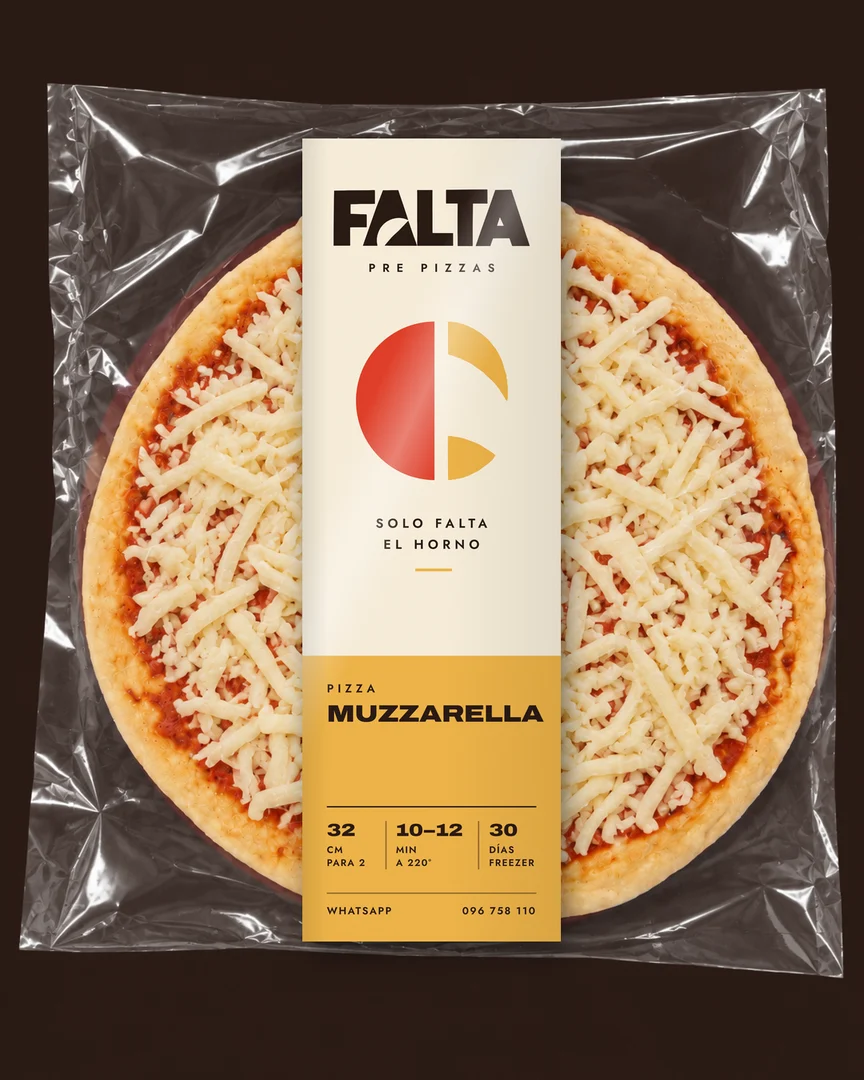 Pre pizza Muzzarella en su bolsa con la banda amarilla de FALTA